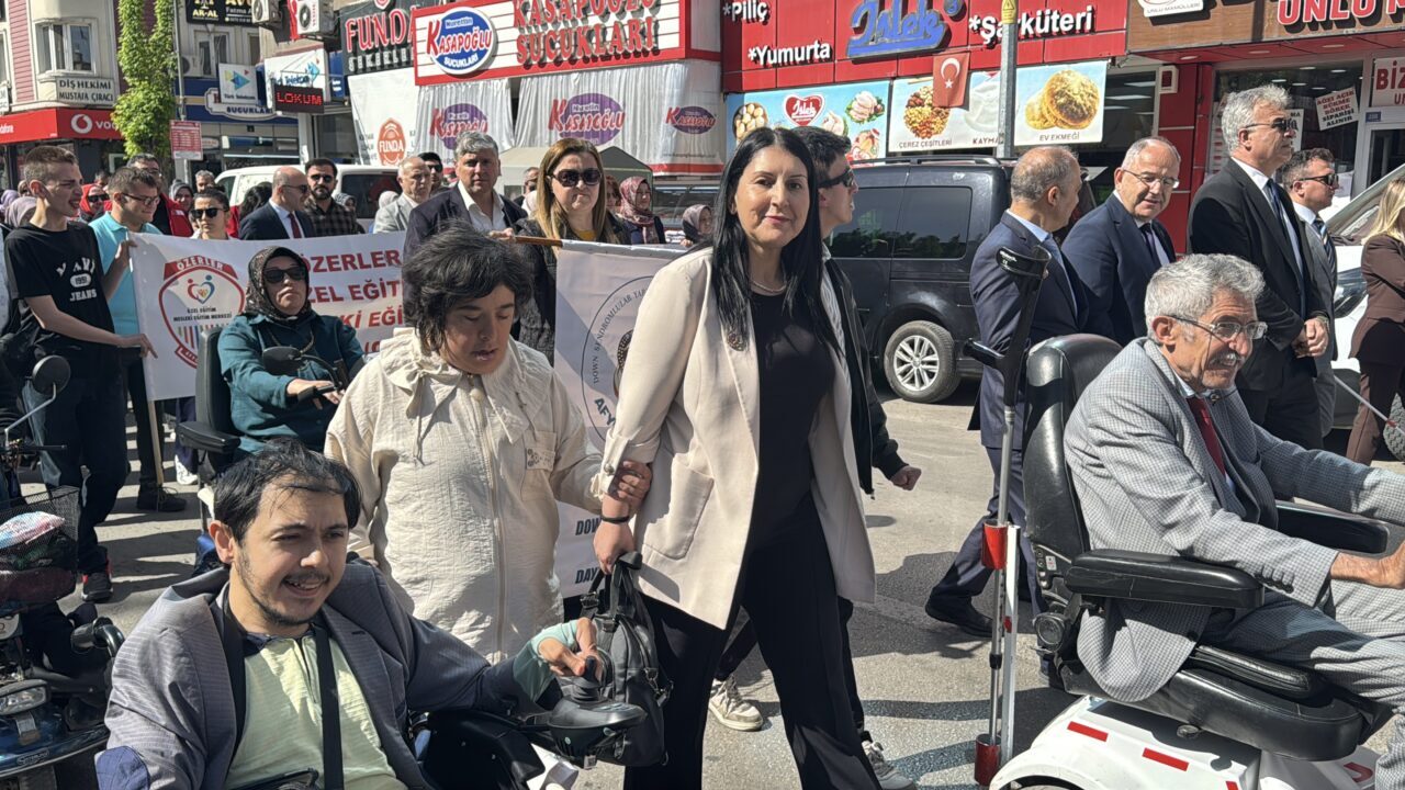 AFYONKARAHİSAR (AA) – Afyonkarahisar'da 10-16 Mayıs Engelliler Haftası kapsamında farkındalık
