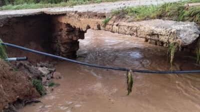 - Aşağıçaybelen köyünde 2 köprü, elektrik telleri ve bir odunluk