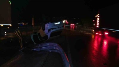 Afyonkarahisar’da meydana gelen trafik kazasında kontrolden çıkarak takla atan otomobilde