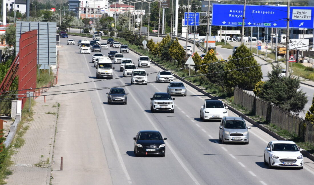 AFYONKARAHİSAR (AA) – Kurban Bayramı tatilini memleketlerinde geçiren ve dönüş