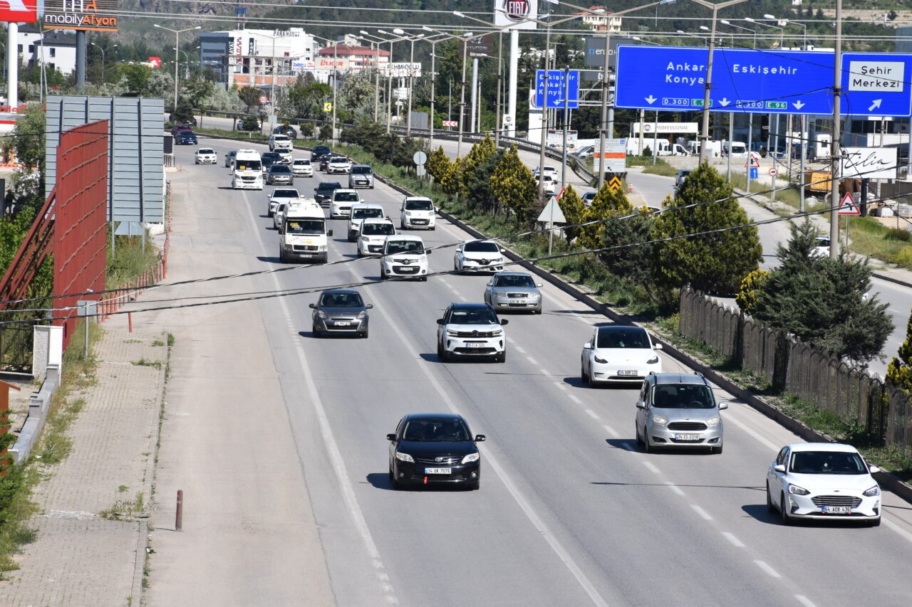 AFYONKARAHİSAR (AA) – Kurban Bayramı tatilini memleketlerinde geçiren ve dönüş
