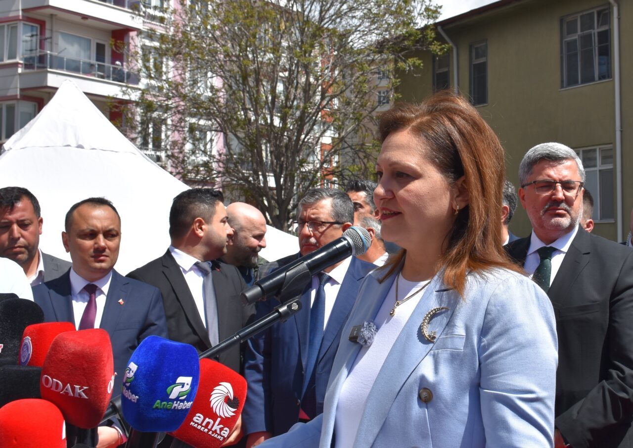 - "Cumhurbaşkanı Recep Tayyip Erdoğan'ın önderliğinde Afyonkarahisar'ı yeniden inşa etmek
