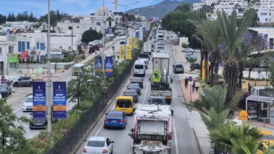 Kavşaklar kilitlendi, trafik durma noktasına geldi Bodrum’da bayram yoğunluğu ilçenin