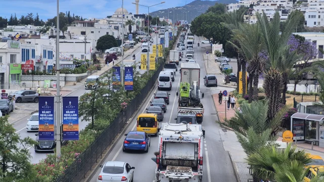 Kavşaklar kilitlendi, trafik durma noktasına geldi Bodrum’da bayram yoğunluğu ilçenin