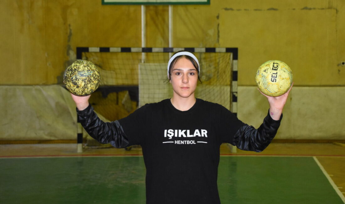- Afyonkarahisar Işıklar Şeker Ortaokulu'nun beden eğitimi öğretmeni Sadık Eker:
"Bu