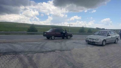 Afyonkarahisar’da akaryakıt istasyonuna girmek için yavaşlayan otomobile arkadan gelen aracın
