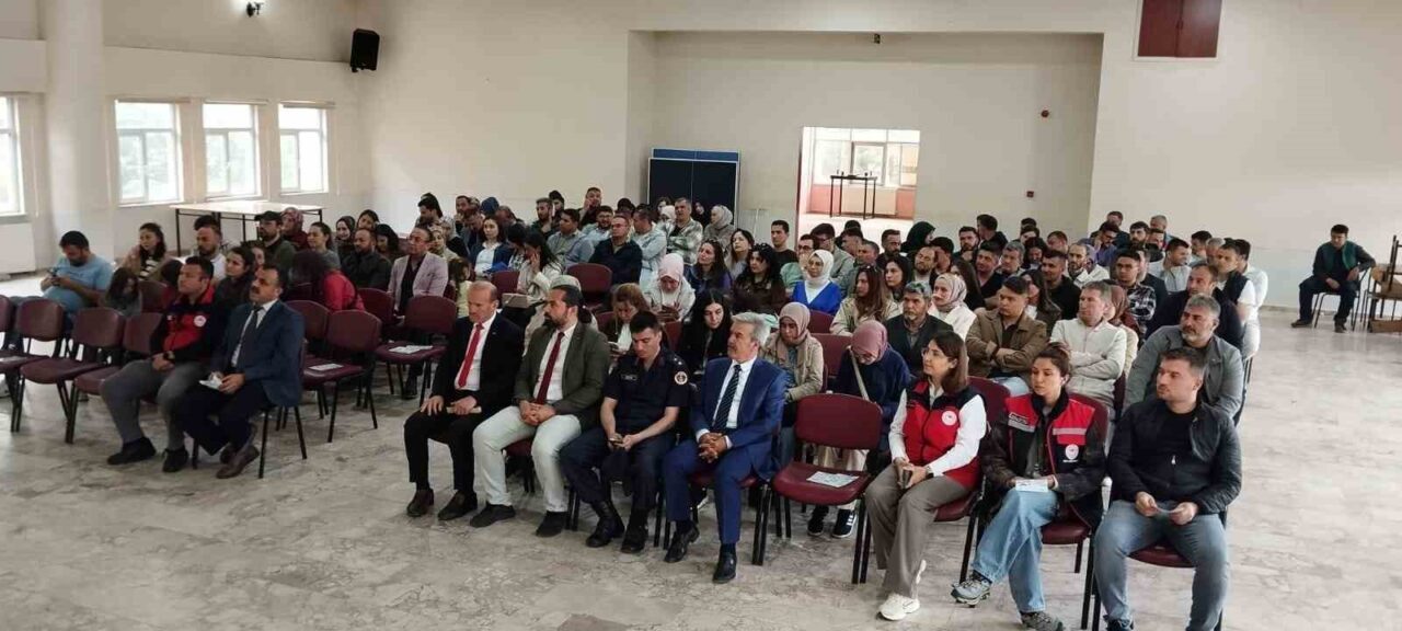 Afyonkarahisar’ın Hocalar ilçesindeki kamu kurumlarında görev yapan personellere yönelik su
