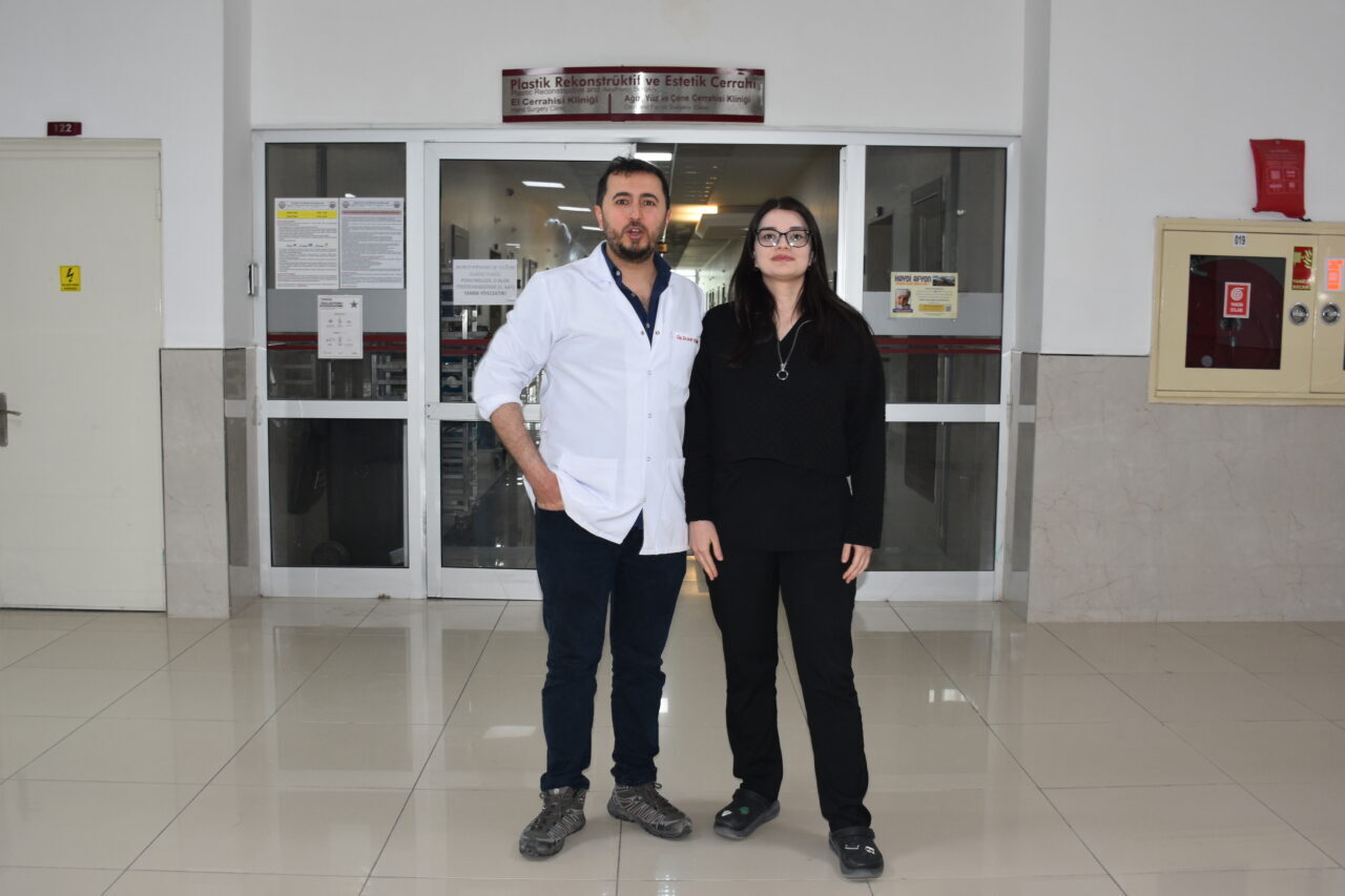 - Afyonkarahisar'da 10 yıl önce kanser nedeniyle sol memesini kaybeden