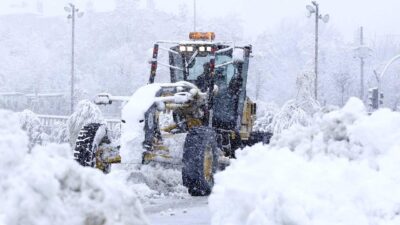 10 santimetrelik kar örtüsü yolda Şehir merkezinde pazar gecesinden itibaren