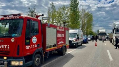 Afyonkarahisar’da kontrolden çıkan minibüsün yol kenarındaki ağaca çarptığı kazada 2