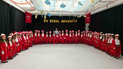 Afyonkarahisar’ın Bolvadin ilçesindeki anaokulunda eğitim gören minikler mehteran takımı kurup,