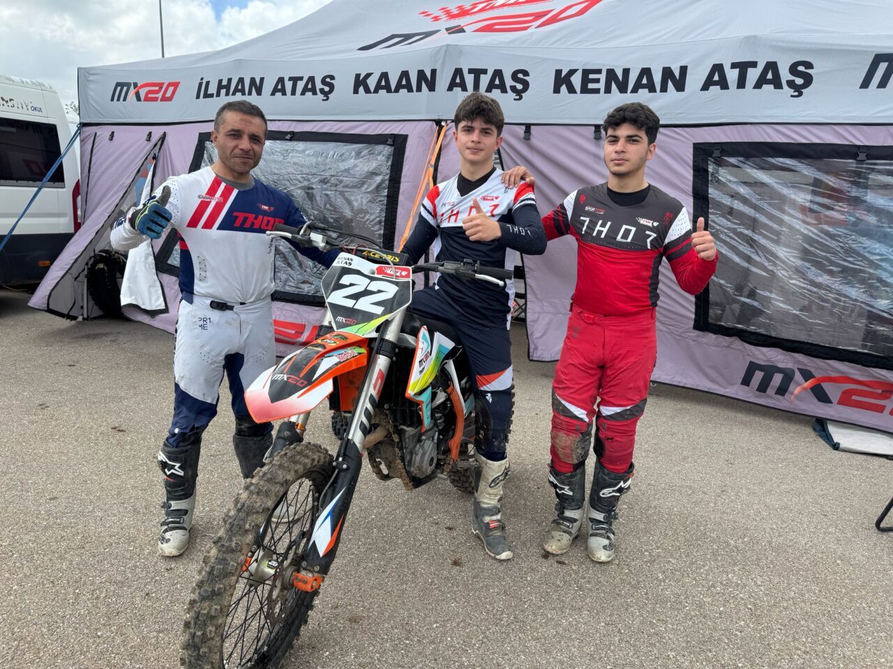 - İstanbul'da yaşayan motokrosçu İlhan Ataş ve iki oğlu, farklı