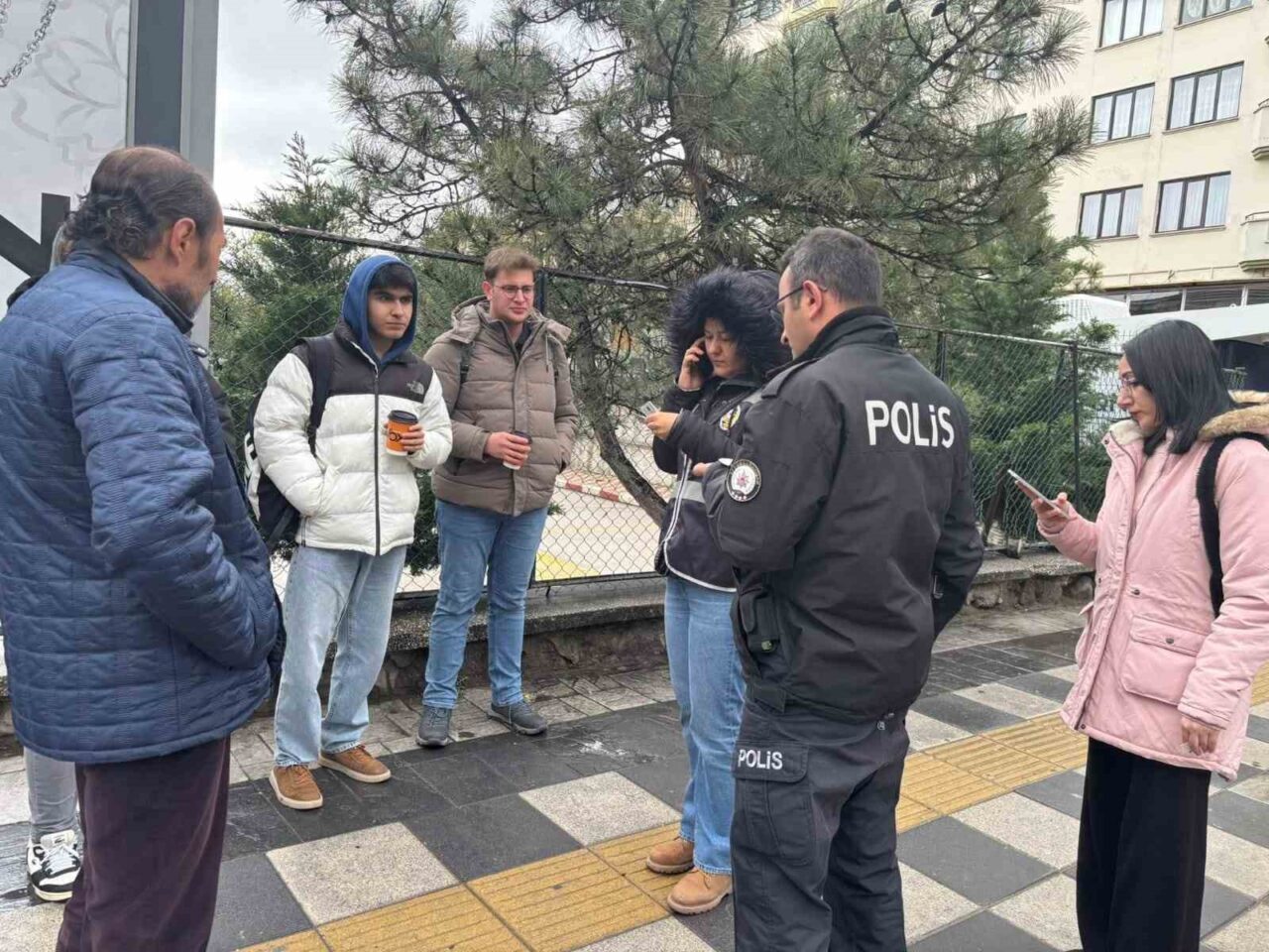 Afyonkarahisar’da polis tarafından çocukların suça sürüklenmesinin önüne geçmek amacıyla öğrencilerin