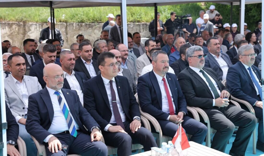 AFYONKARAHİSAR (AA) – Afyonkarahisar'ın Sandıklı ilçesinde "2. Tarım, Hayvancılık Makineleri,