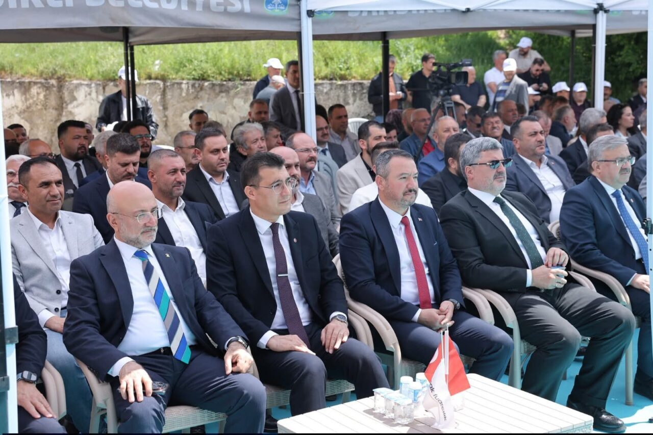AFYONKARAHİSAR (AA) – Afyonkarahisar'ın Sandıklı ilçesinde "2. Tarım, Hayvancılık Makineleri,