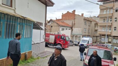 AFYONKARAHİSAR (AA) – Sandıklı'da iki katlı evin arka kısmında göçük