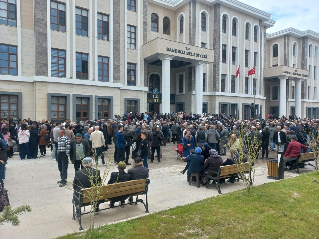 AFYONKARAHİSAR (AA) – Afyonkarahisar'ın Sandıklı ilçesinde, 58 hacı adayı dualarla