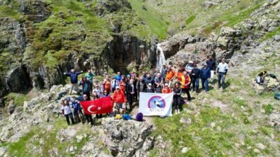 Afyonkarahisar Doğa Sporları Derneği (AFDOS) üyeleri yaklaşık 3 kilometre tırmanış