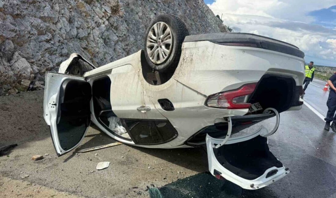 Afyonkarahisar’da kontrolden çıkarak takla atıp refüje giren otomobilde 4 kişi