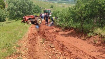 Afyonkarahisar’da traktörün devrilmesi sonucu meydana gelen trafik kazasında biri çocuk