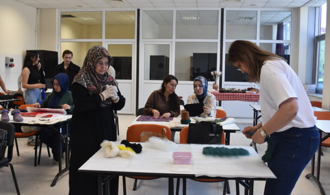 - Afyon Kocatepe Üniversitesi Güzel Sanatlar Fakültesi öğrencileri, kentin kaymak,