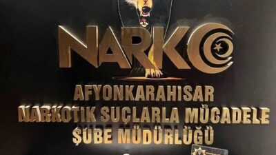 Afyonkarahisar’da polis tarafından 2 bin 193 uyuşturucu hapla yakalanan 3