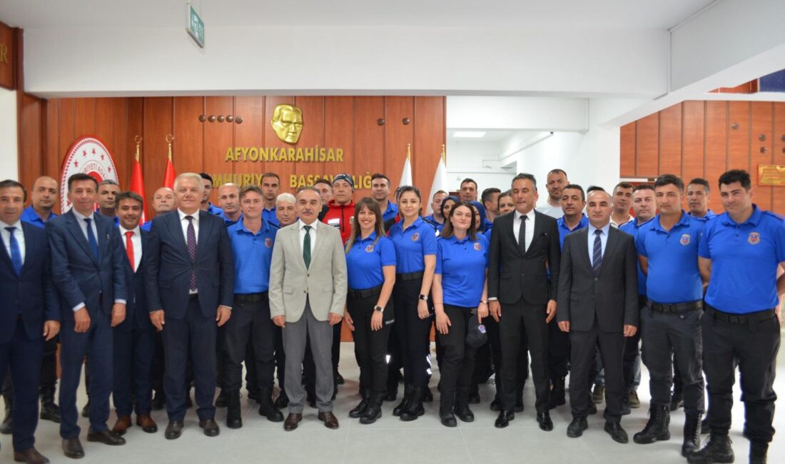 Afyonkarahisar Cumhuriyet Başsavcılığı koordinesinde, Kocatepe Parkı’ndaki Atatürk Anıtı’na çelenk sunulmasıyla
