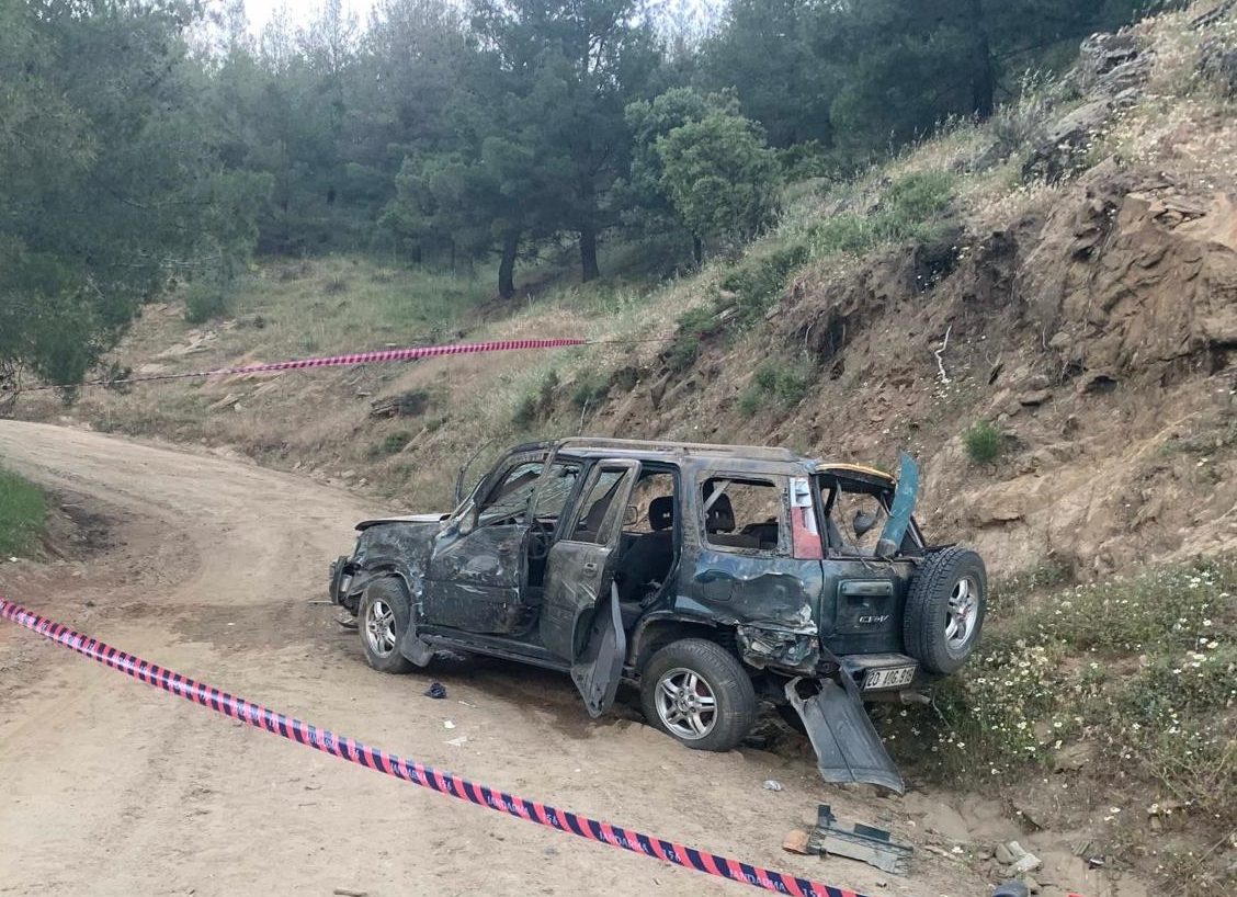 Cip şarampole devrildi: Sürücü öldü, 2 kişi yaralandı
