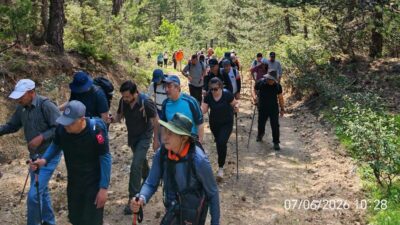 Yürüyüş boyunca temiz havanın ve eşsiz manzaranın tadını çıkaran AFDOS