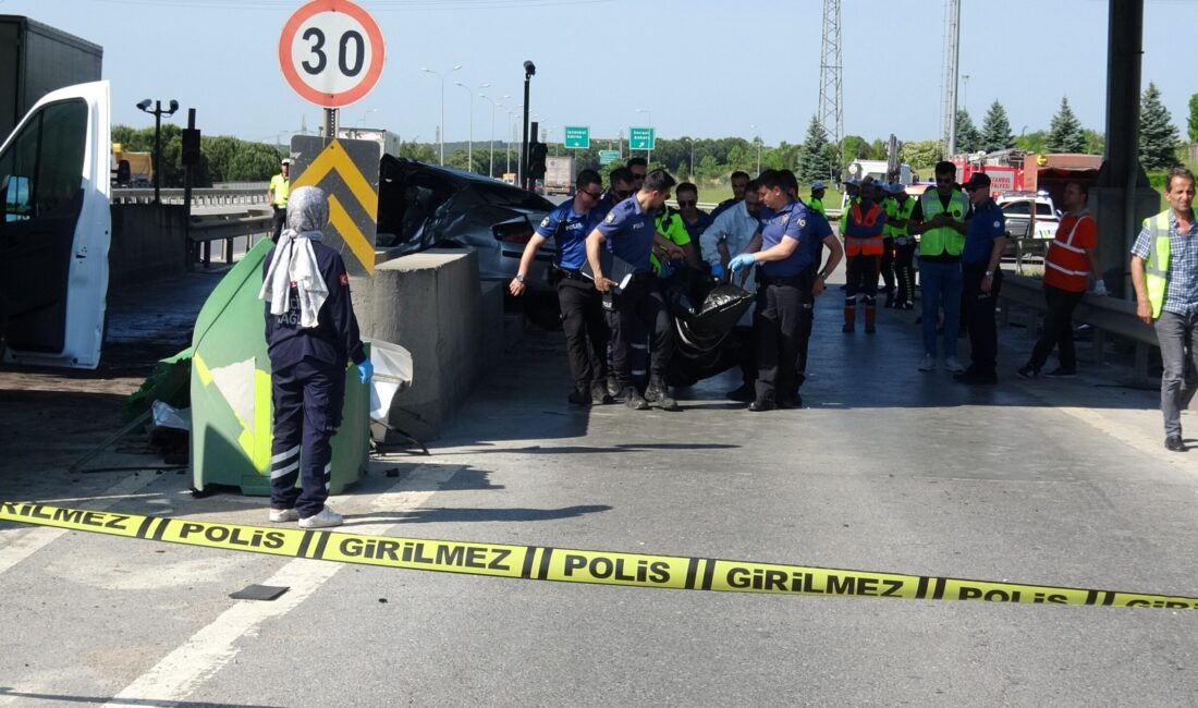 Beton bariyerlere çarptı Kaza, saat 15.30 sıralarında Tuzla Fatih Mahallesi