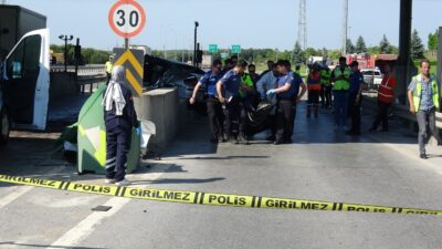 Beton bariyerlere çarptı Kaza, saat 15.30 sıralarında Tuzla Fatih Mahallesi