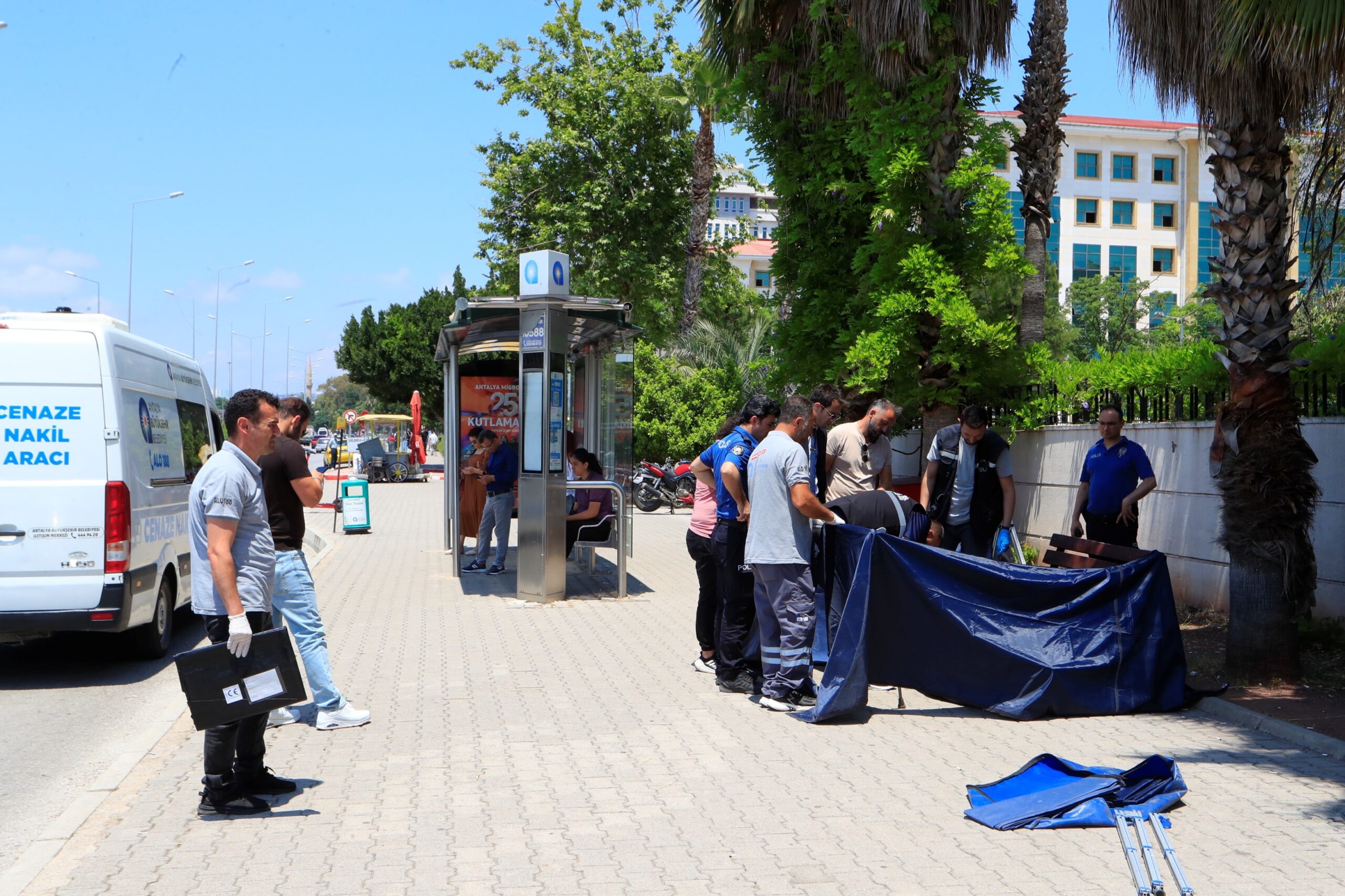 Adliye çıkışı durağa uzandı bir daha uyanamadı
