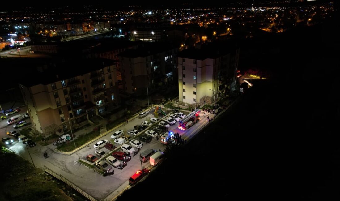 İtfaiye ekipleri alevleri diğer dairelere sıçramadan kontrol altına almayı başardı