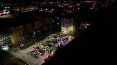 İtfaiye ekipleri alevleri diğer dairelere sıçramadan kontrol altına almayı başardı