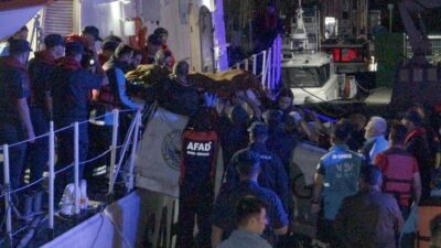Sivastopol açıklarında ateş açıldı yaralılar açık denizde tahliye edildi Yürekleri
