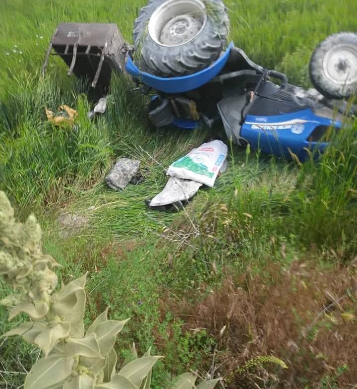 Devrilen traktörün altında feci ölüm!