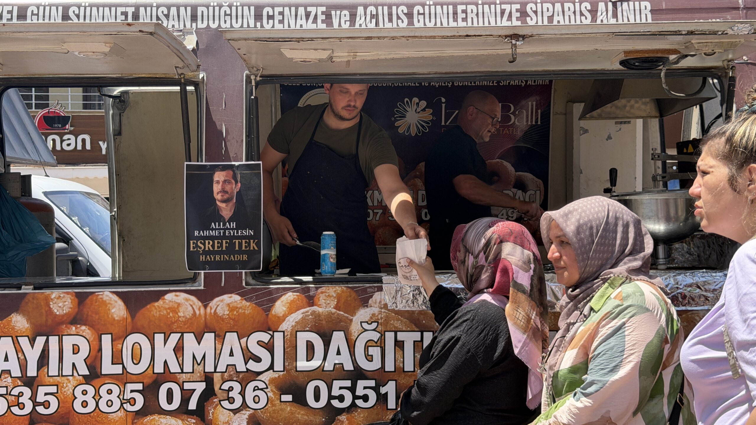 Eşref Tek için lokma kuyruğa girdiler