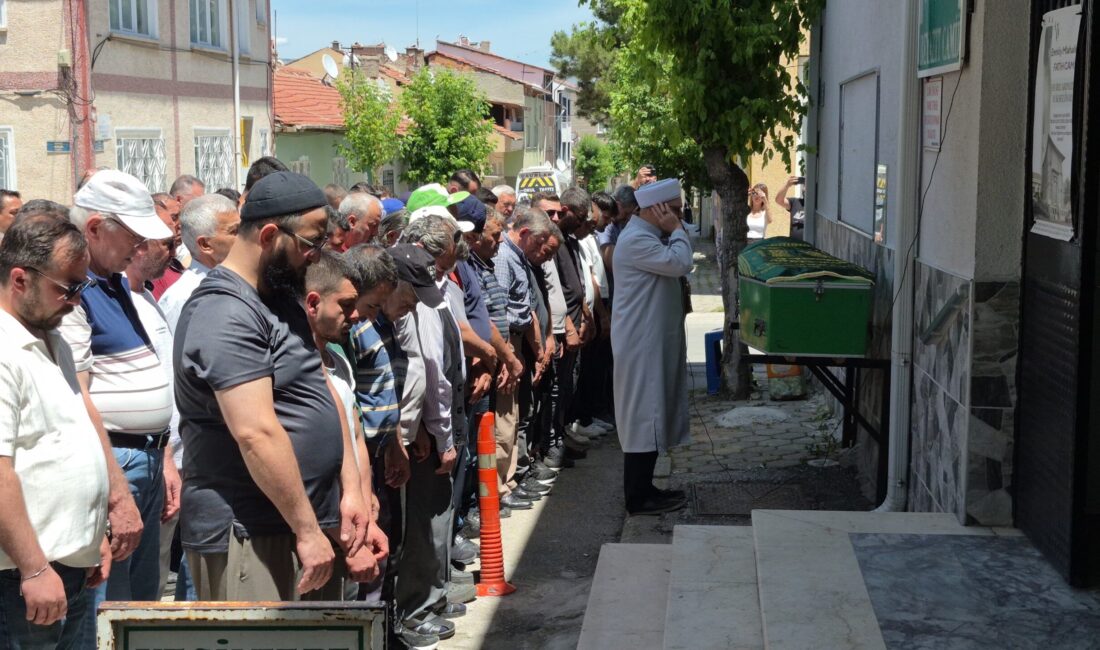 DEHŞET SOKAĞINDA YÜREK BURKAN TÖREN Feci kazada yaşamını yitiren Ayşe
