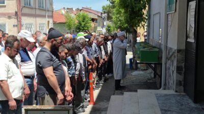 DEHŞET SOKAĞINDA YÜREK BURKAN TÖREN Feci kazada yaşamını yitiren Ayşe
