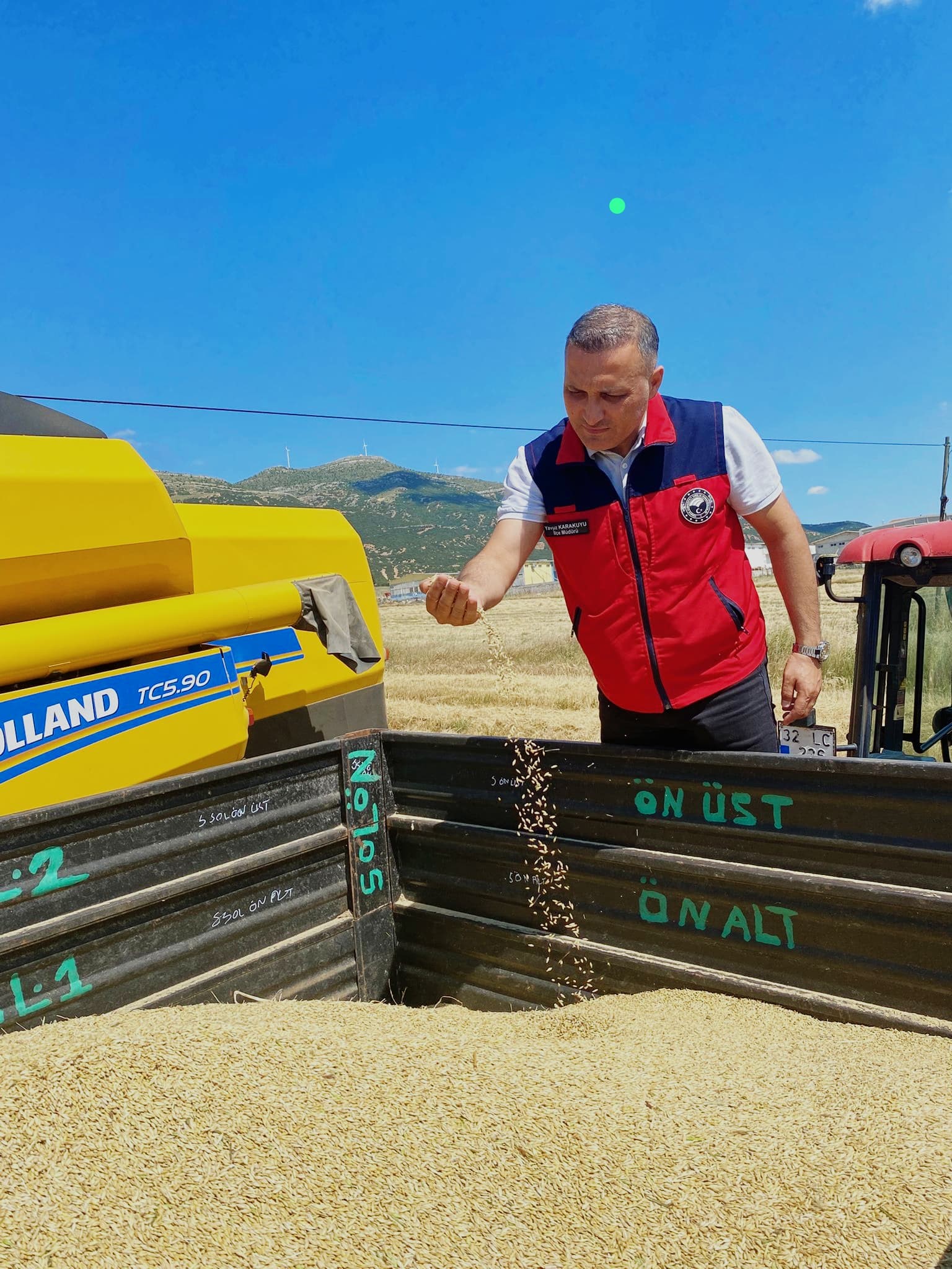 Dinar'da çiftçinin el emeğini korumak için biçerdöverler tek tek mercek altına alındı