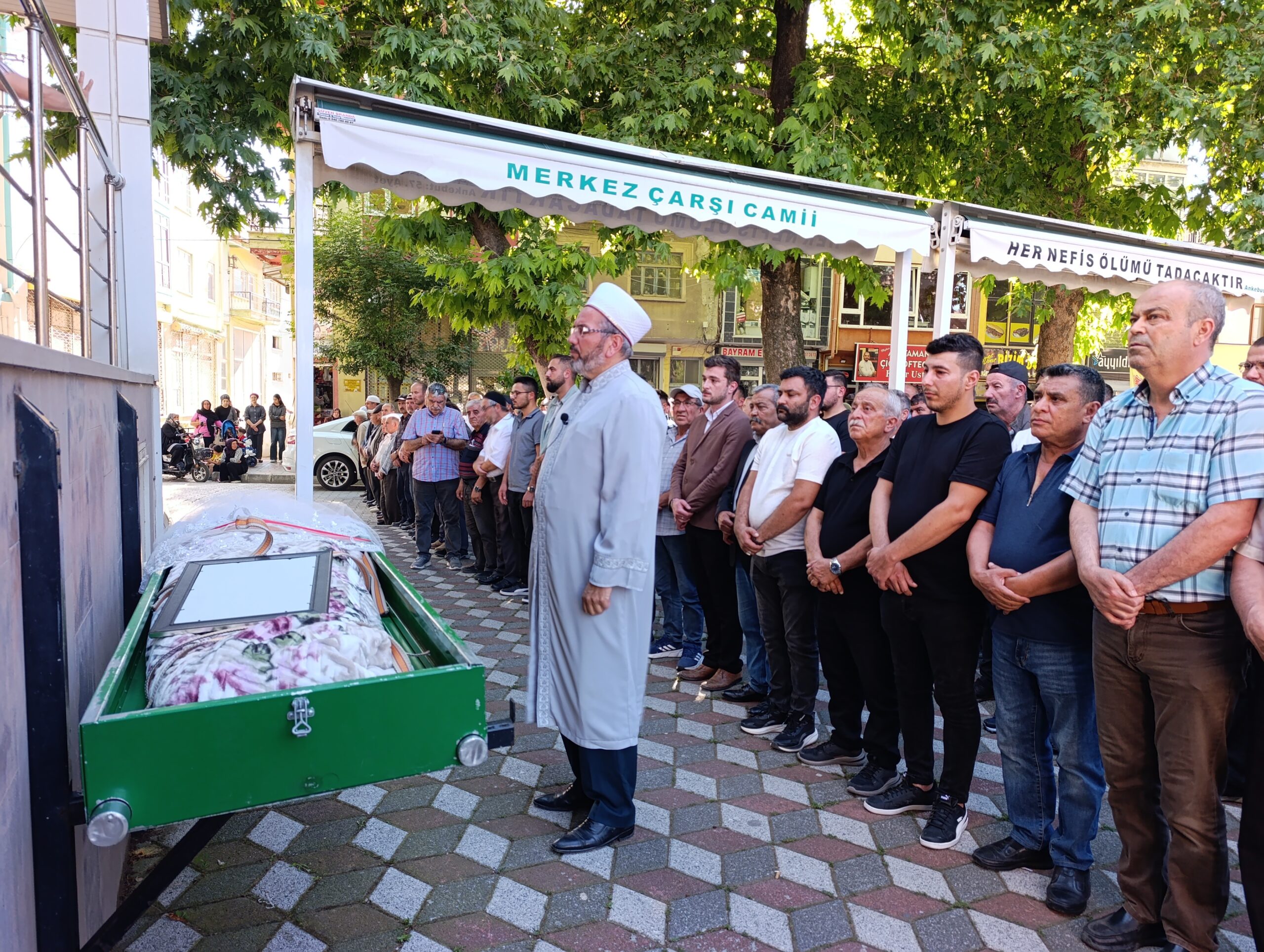 Aracın içerisinde cansız bedeni bulunan Cansu gözyaşlarıyla uğurlandı