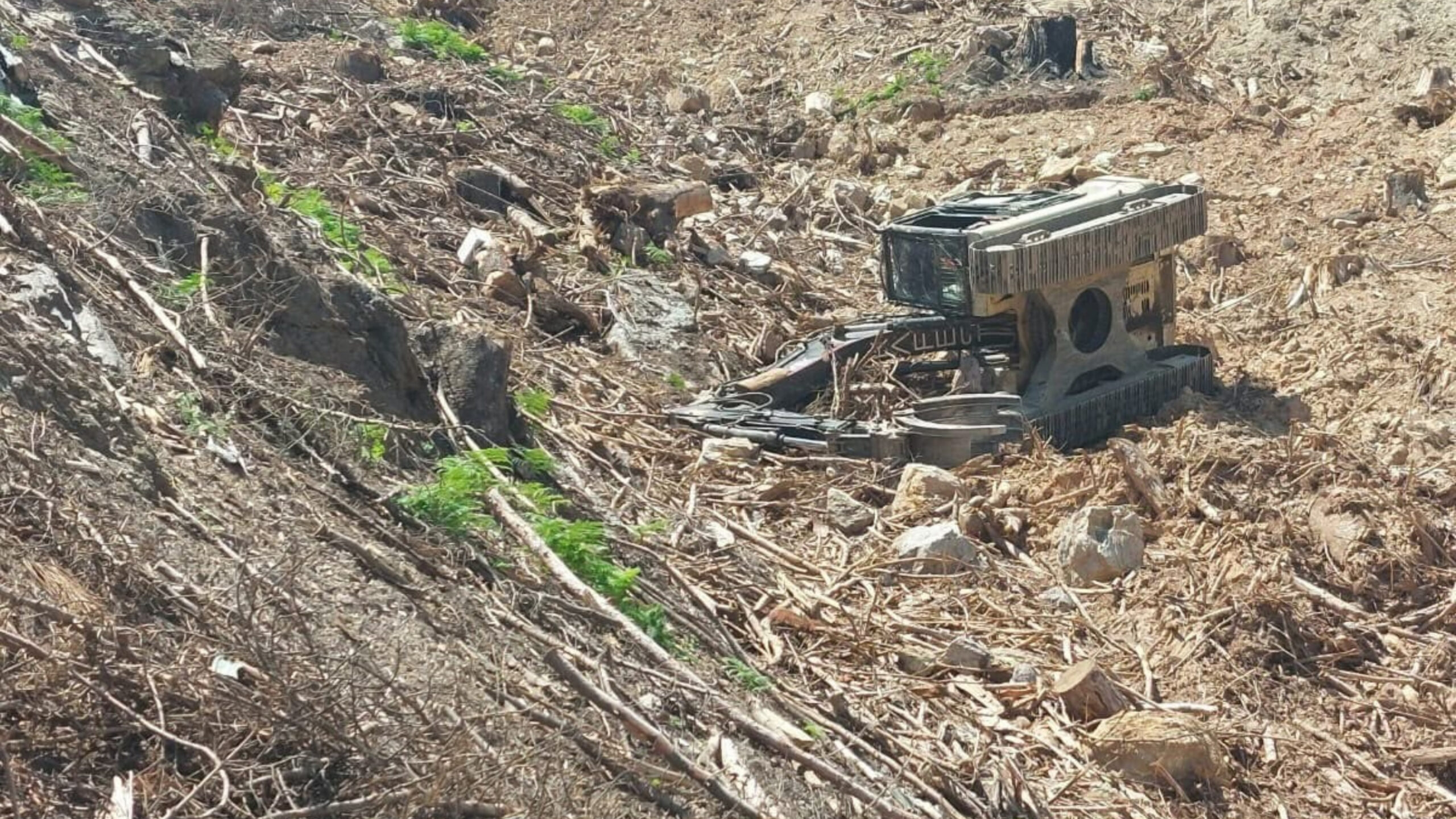 Dağlık arazide kontrolden çıkan kepçe can aldı!