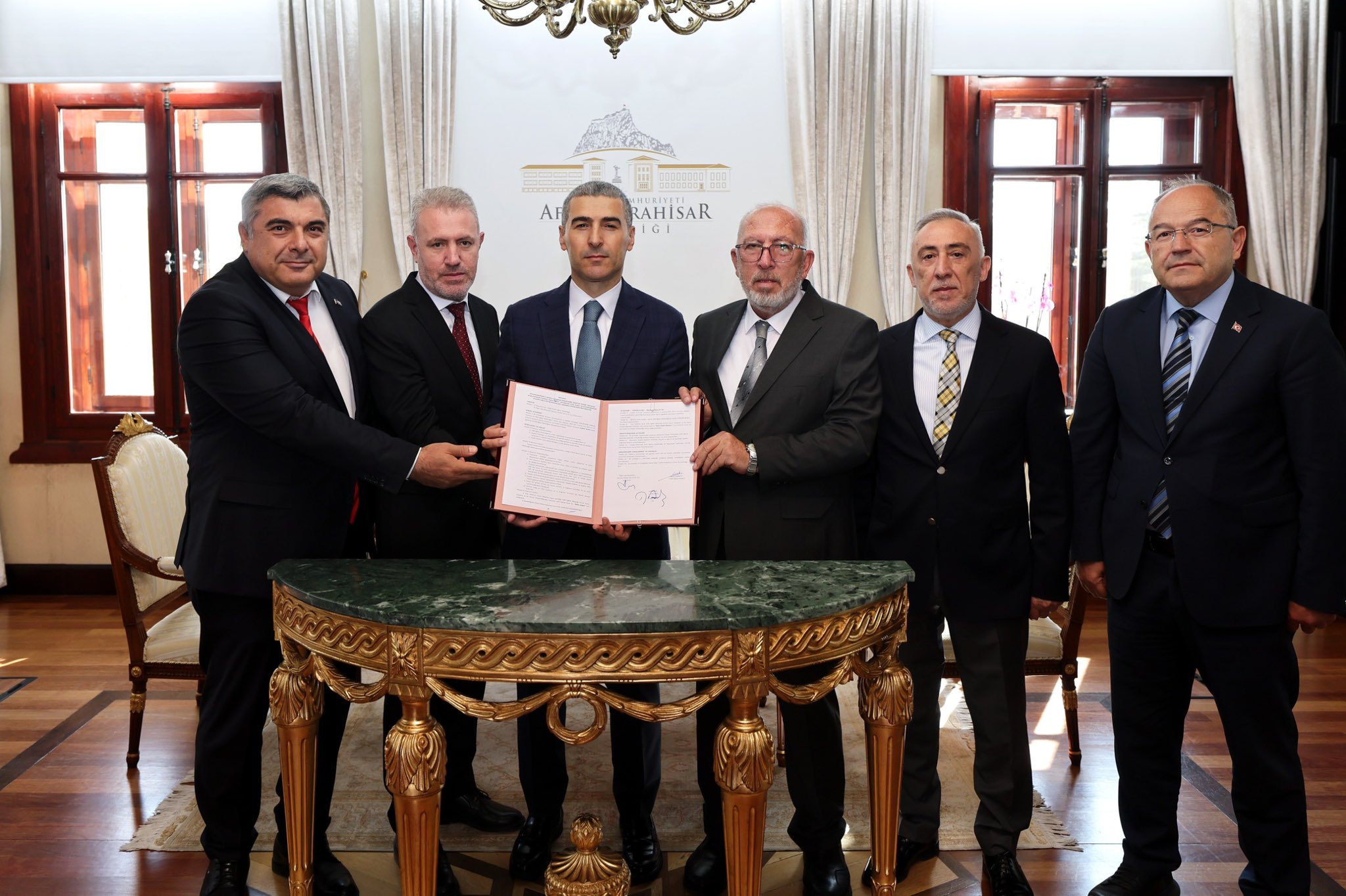 Valilik makamında gerçekleşen imza töreni, Afyonkarahisar Valisi Dr. Naci Aktaş