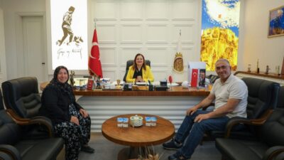 Dinar’ın Tatarlı Beldesi’nden gelen Karadeniz çifti, Başkan Köksal ile bir