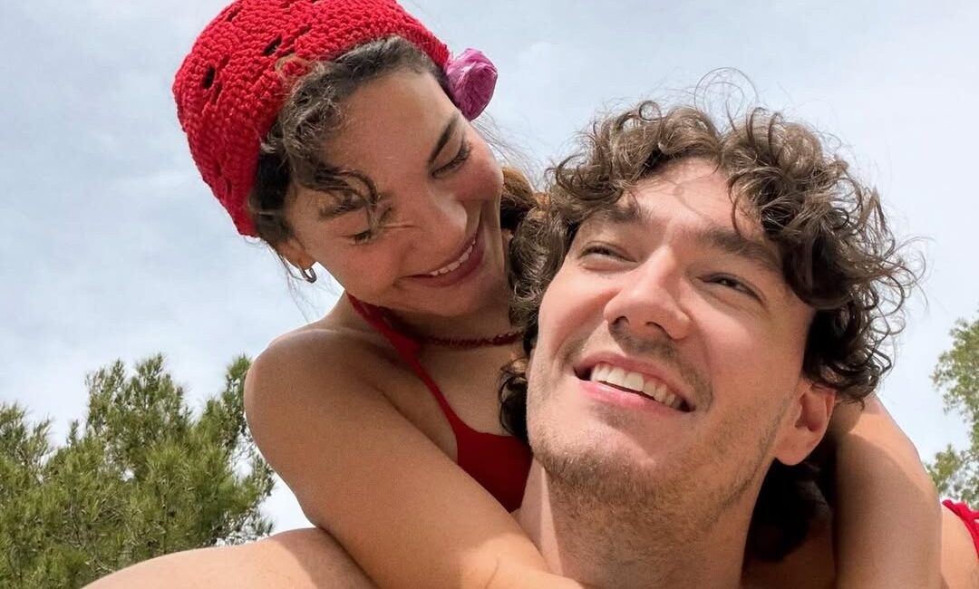 Şahin, yaptığı paylaşımda, “Bandanamın güzelliği için @duyguozerofficial’ın eline sağlık Giderken