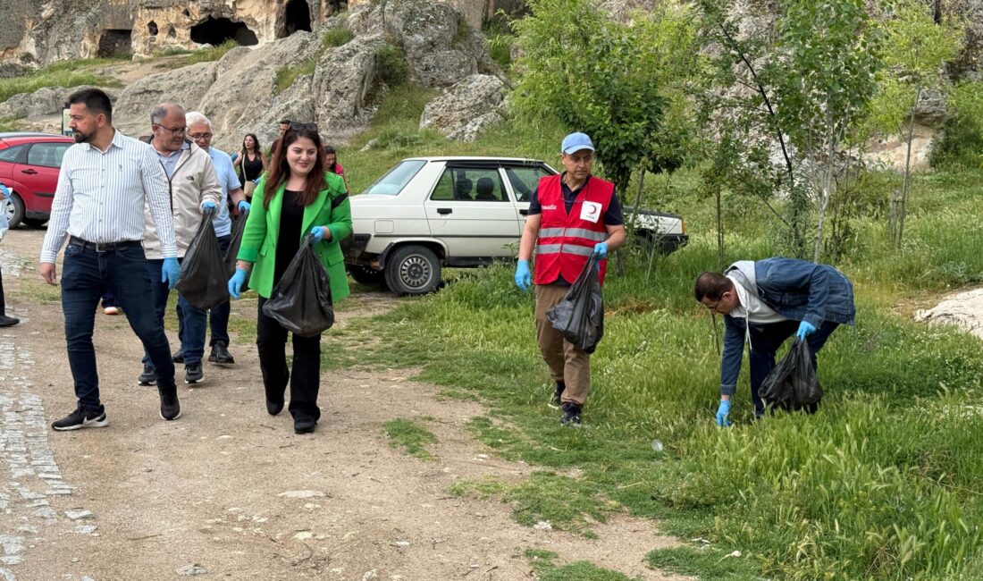 Etkinliğe kamu kurumlarının temsilcileri, bölge müdürleri, Kızılay gönüllüleri ve çevre