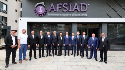 Vali Aktaş’ı dernek binasında AFSİAD Yönetim Kurulu Başkanı Kadir Sayın