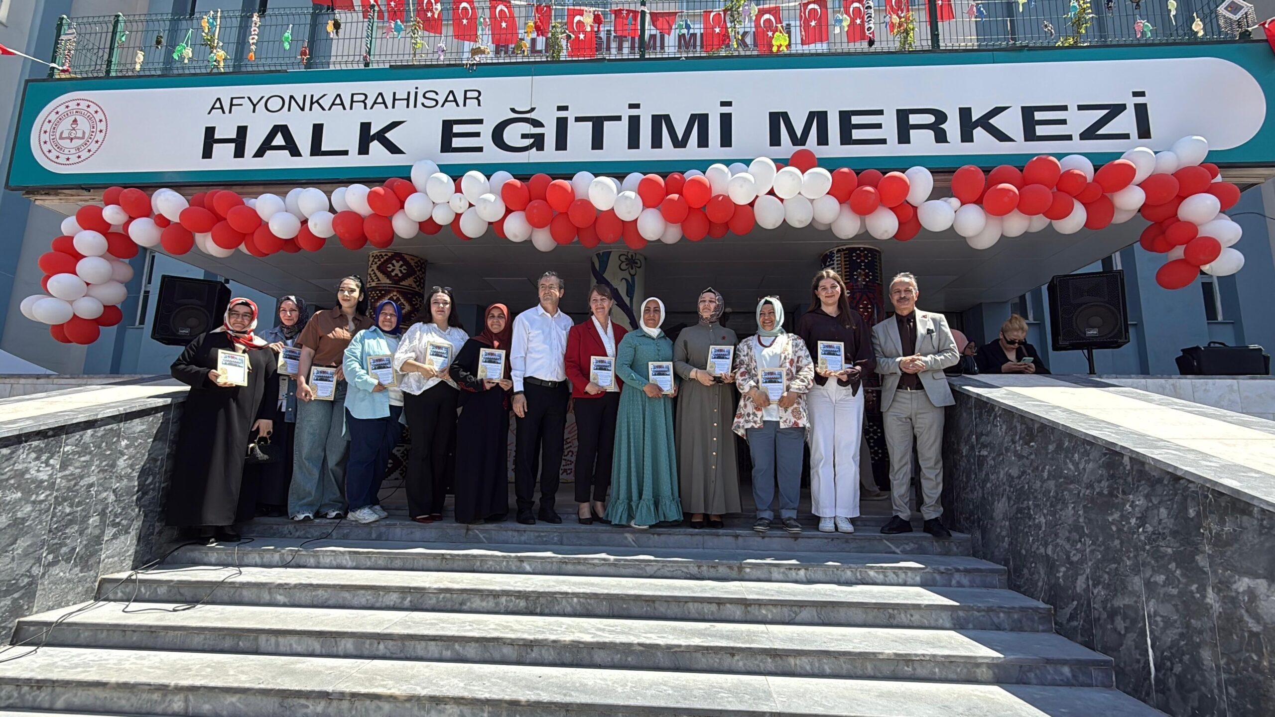 Halk eğitim bahçesinde tarihi gün! miniklerin coşkusu sokağa taştı