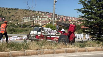 DİREKSİYON HAKİMİYETİNİ KAYBEDEREK REFÜJE ÇIKTI Kaza, Kütahya istikametinden Afyonkarahisar yönüne