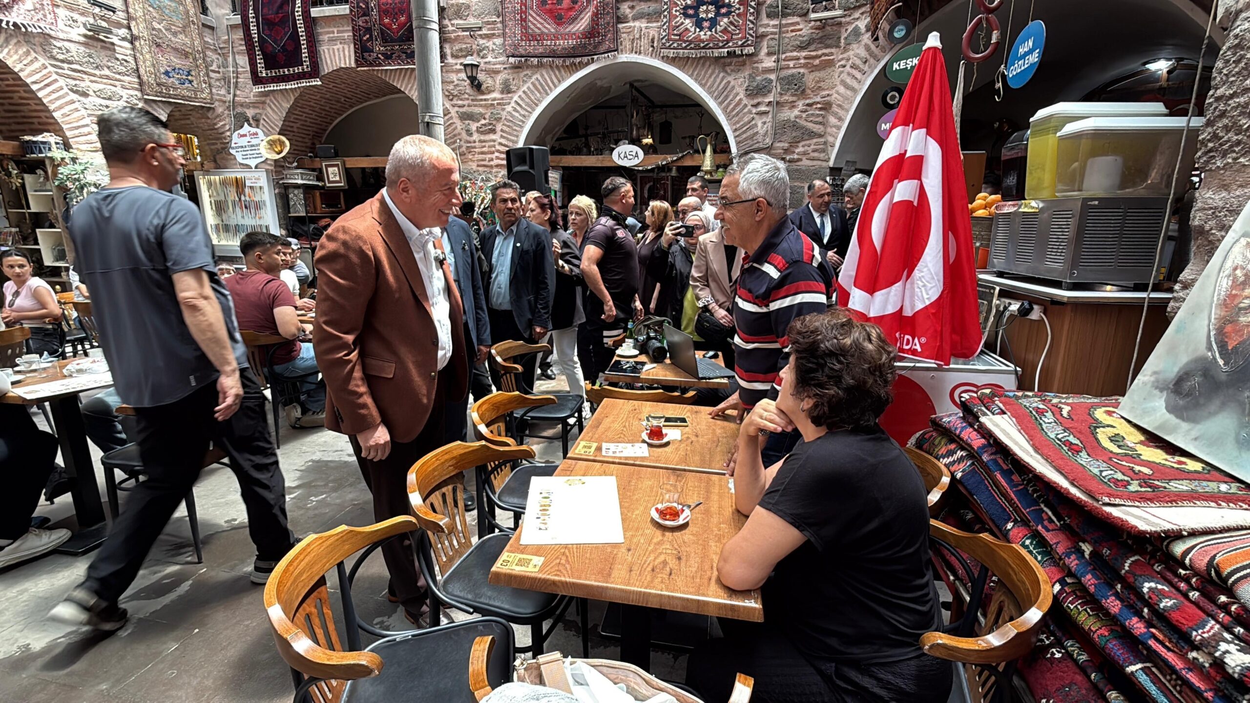 Afyonkarahisar, İYİ Parti, Hakan Şeref Olgun, Zafer Meydanı, esnaf ziyareti, Demirciler Çarşısı, yerel siyaset, politika haberleri